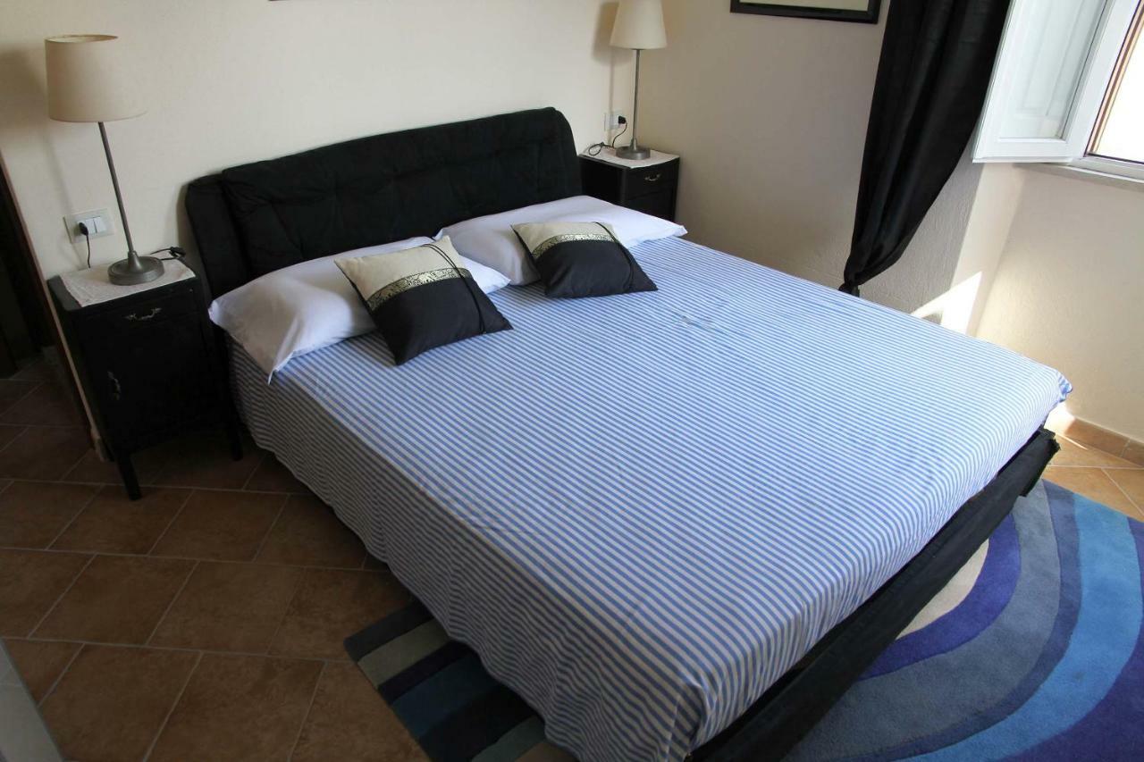 Los Flamingos Bed and Breakfast La Maddalena  Buitenkant foto