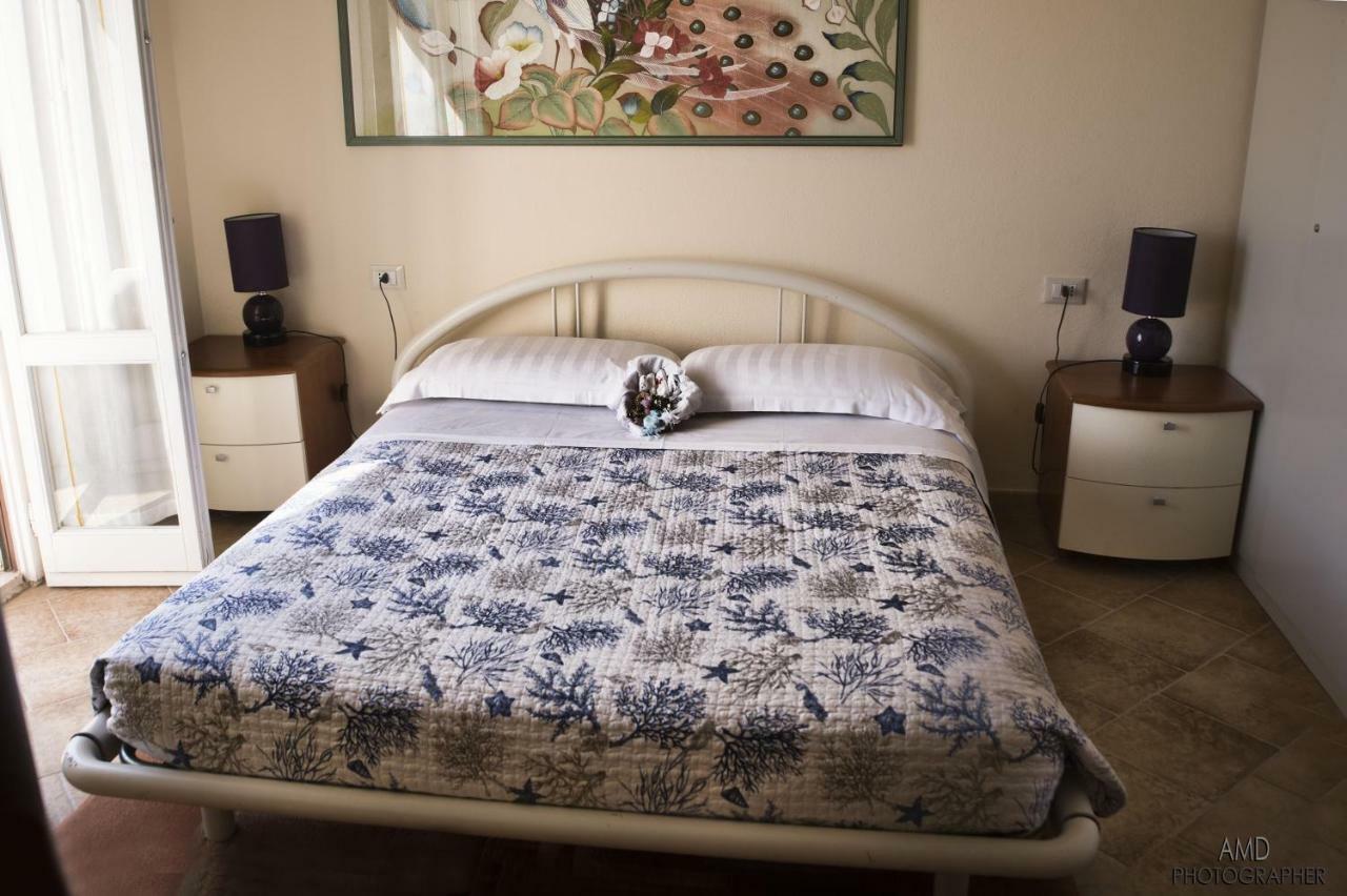 Los Flamingos Bed and Breakfast La Maddalena  Buitenkant foto